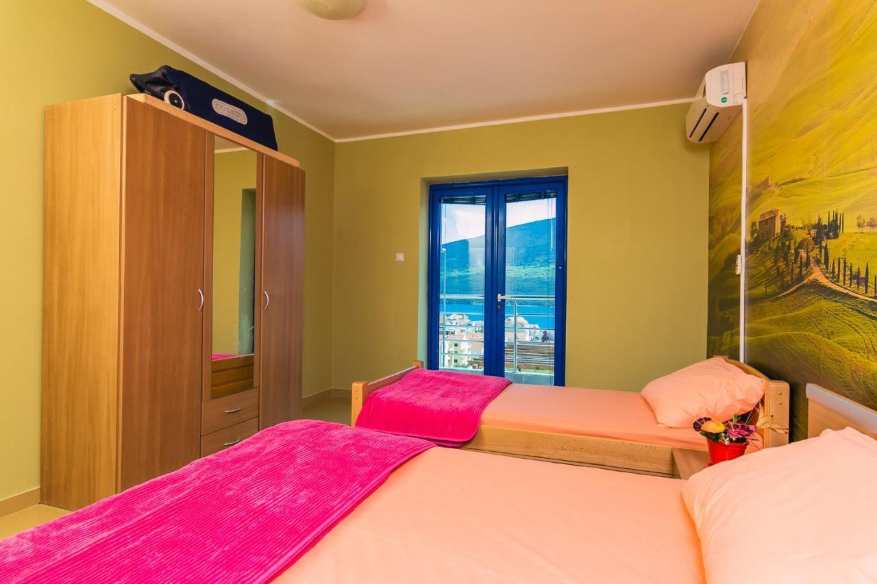 Villa Sea-N-Sun, 7 Bedrooms & Pool, Nearby Portonovi Marina. Thenovici Exterior photo