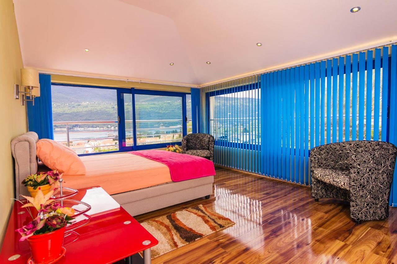 Villa Sea-N-Sun, 7 Bedrooms & Pool, Nearby Portonovi Marina. Thenovici Exterior photo